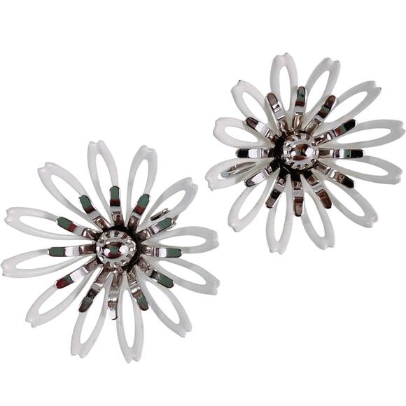 VTG 1960s Signed Sarah Coventry Earrings White Enamel Flower Mod Silver Tone - Picture 1 of 13